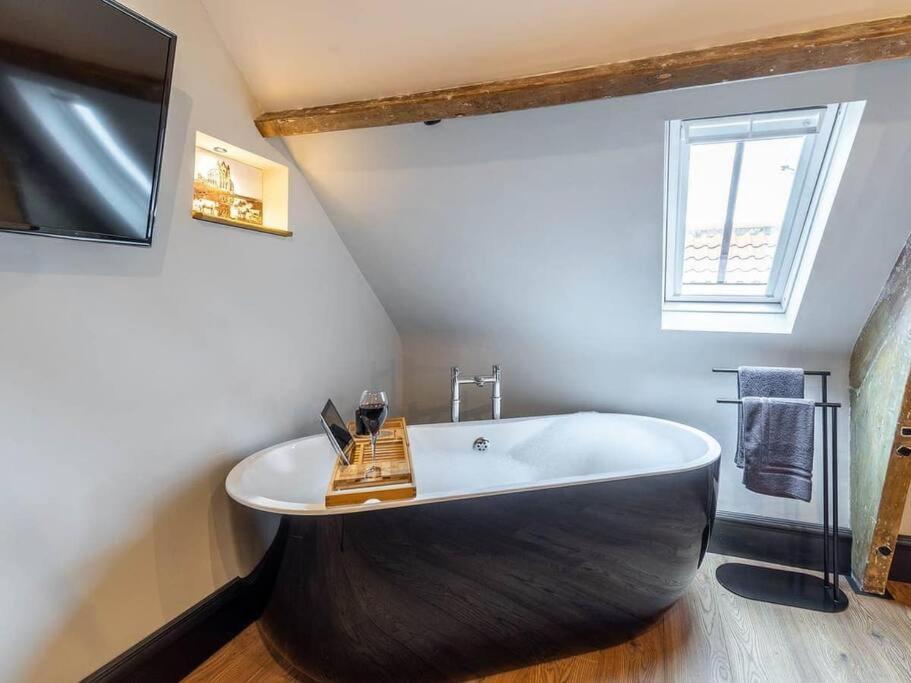 One Over Eight - Luxury One Bed Apartment Whitby Eksteriør billede